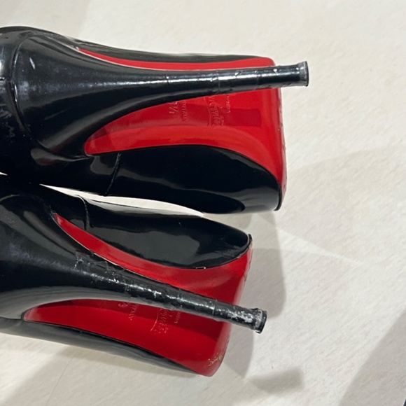 Christian Louboutin - Picture 3 of 9